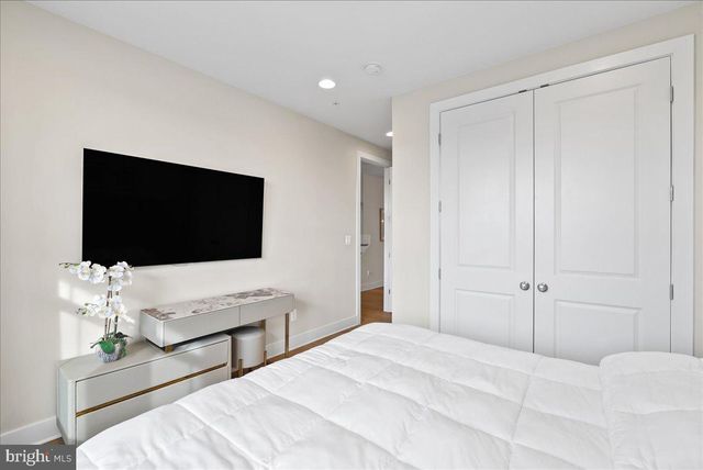 42104 CREIGHTON RD, Ashburn, VA 20148