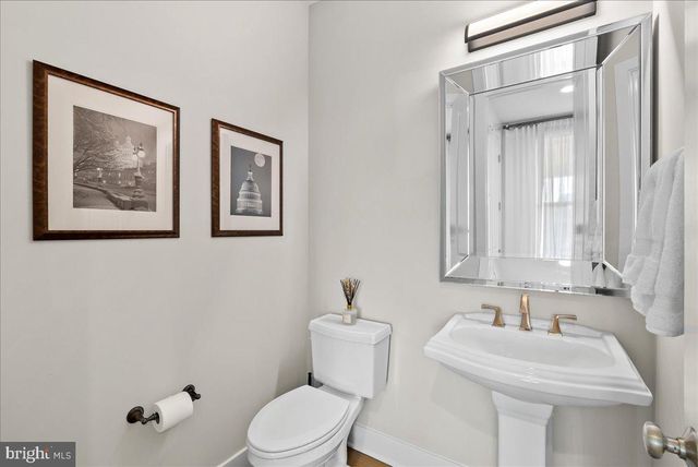 42104 CREIGHTON RD, Ashburn, VA 20148