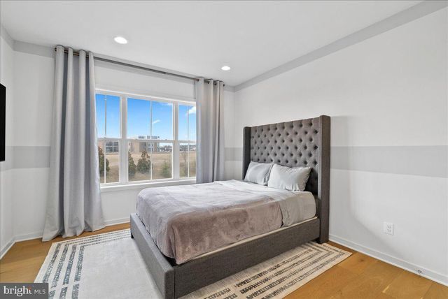 42104 CREIGHTON RD, Ashburn, VA 20148