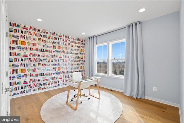 42104 CREIGHTON RD, Ashburn, VA 20148