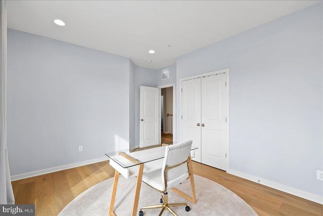 42104 CREIGHTON RD, Ashburn, VA 20148