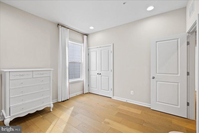 42104 CREIGHTON RD, Ashburn, VA 20148