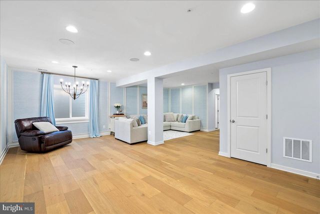 42104 CREIGHTON RD, Ashburn, VA 20148