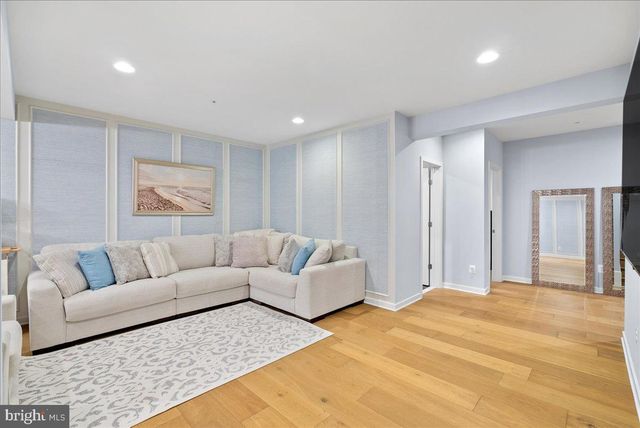 42104 CREIGHTON RD, Ashburn, VA 20148