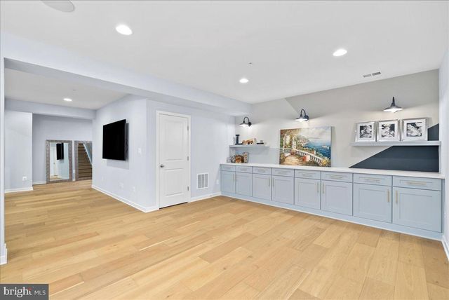 42104 CREIGHTON RD, Ashburn, VA 20148