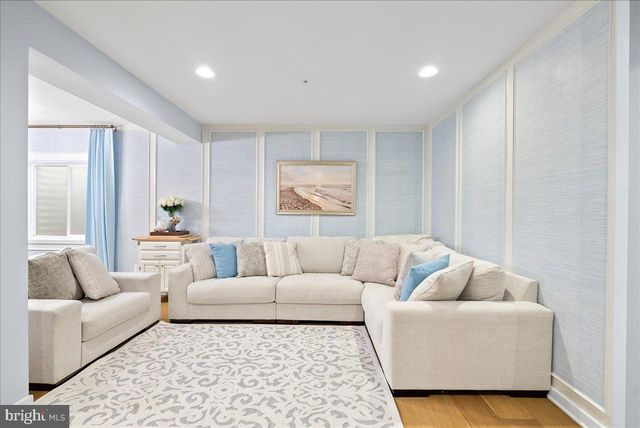 42104 CREIGHTON RD, Ashburn, VA 20148