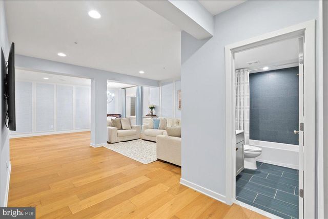 42104 CREIGHTON RD, Ashburn, VA 20148