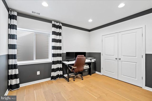 42104 CREIGHTON RD, Ashburn, VA 20148