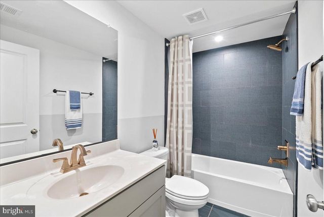 42104 CREIGHTON RD, Ashburn, VA 20148