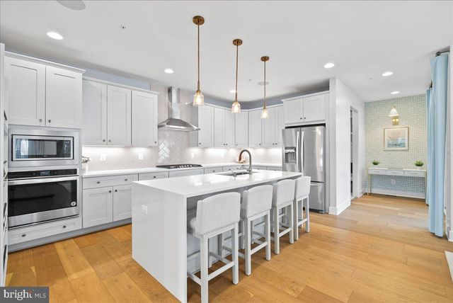 42104 CREIGHTON RD, Ashburn, VA 20148