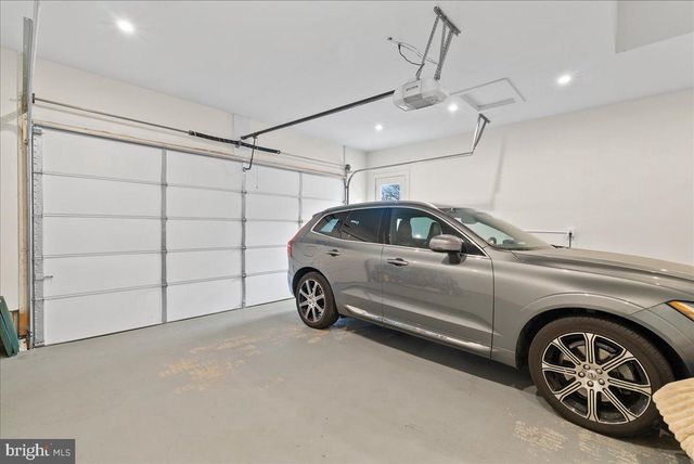 42104 CREIGHTON RD, Ashburn, VA 20148