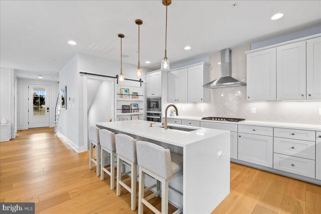 42104 CREIGHTON RD, Ashburn, VA 20148