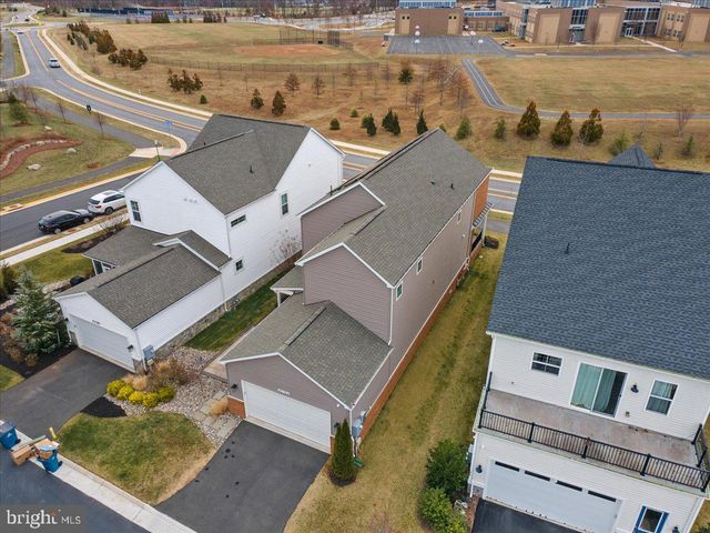 42104 CREIGHTON RD, Ashburn, VA 20148