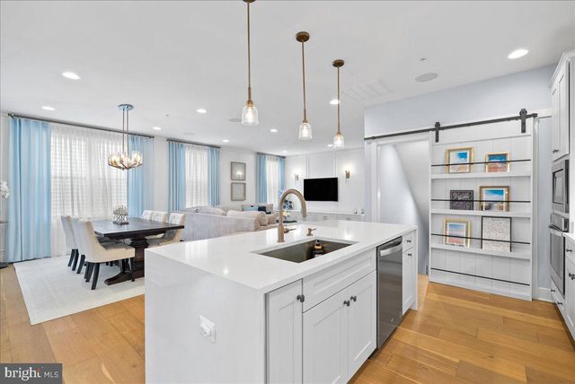 42104 CREIGHTON RD, Ashburn, VA 20148