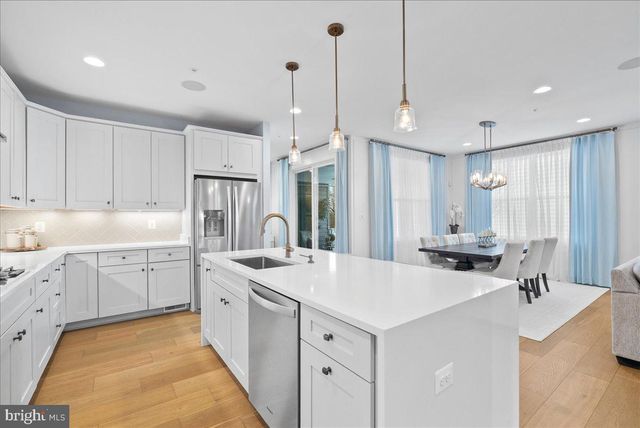 42104 CREIGHTON RD, Ashburn, VA 20148