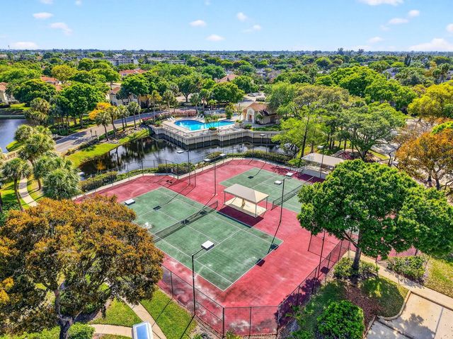 8111 Northboro Court 11b, Lake Clarke Shores, FL 33406