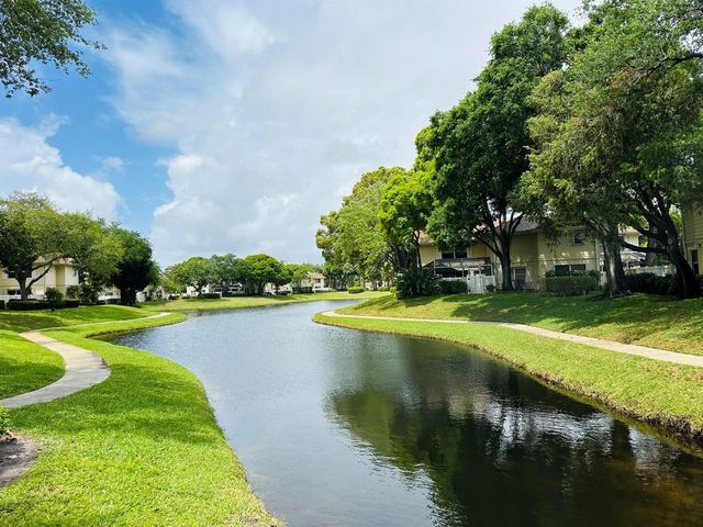 8111 Northboro Court 11b, Lake Clarke Shores, FL 33406