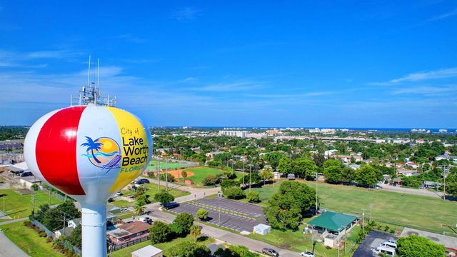 8111 Northboro Court 11b, Lake Clarke Shores, FL 33406