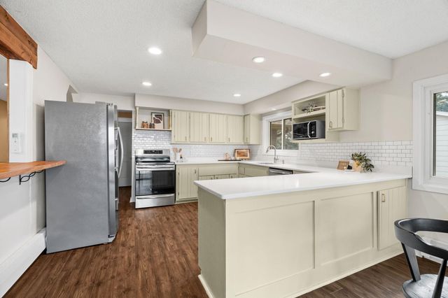 4337 Old Highway 10, Arden Hills, MN 55112
