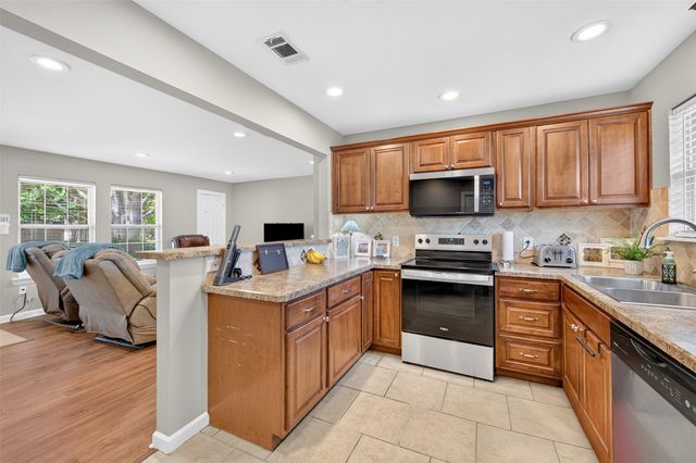 2632 Wicker Avenue, Farmers Branch, TX 75234