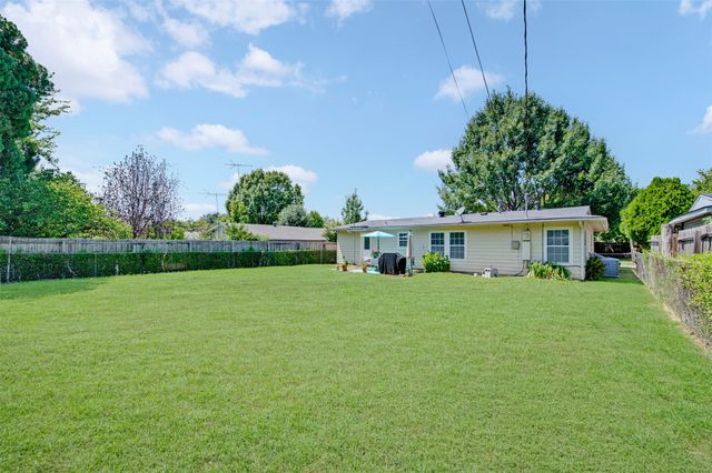 2632 Wicker Avenue, Farmers Branch, TX 75234