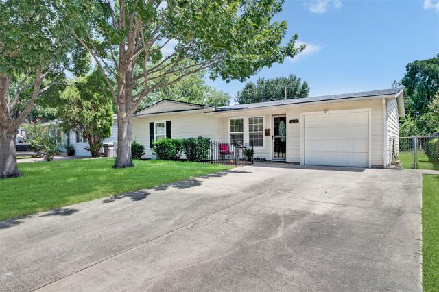 2632 Wicker Avenue, Farmers Branch, TX 75234