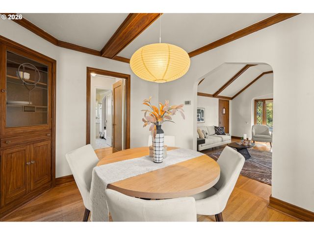 6826 Sw 10TH Ave, Portland, OR 97219