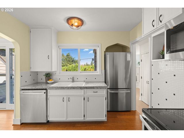 6826 Sw 10TH Ave, Portland, OR 97219