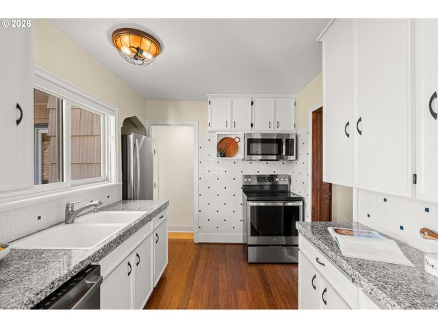6826 Sw 10TH Ave, Portland, OR 97219