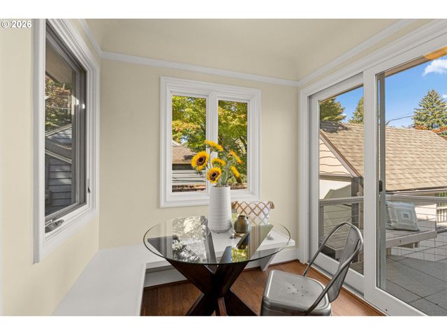 6826 Sw 10TH Ave, Portland, OR 97219
