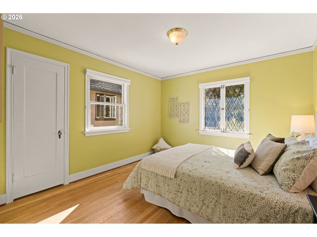 6826 Sw 10TH Ave, Portland, OR 97219
