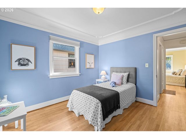 6826 Sw 10TH Ave, Portland, OR 97219