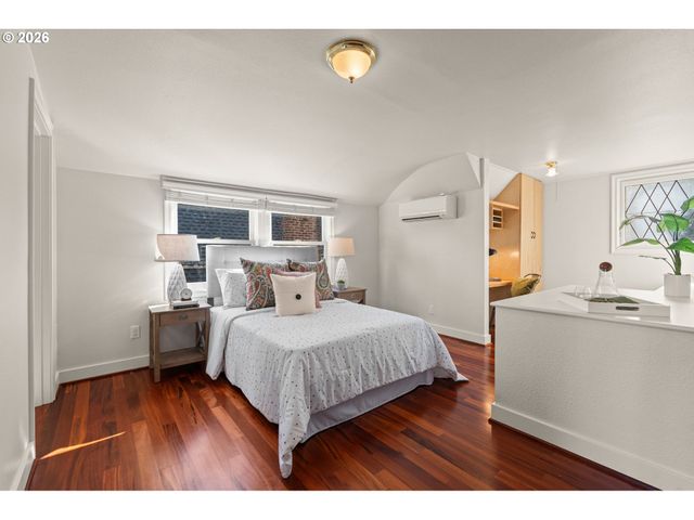 6826 Sw 10TH Ave, Portland, OR 97219