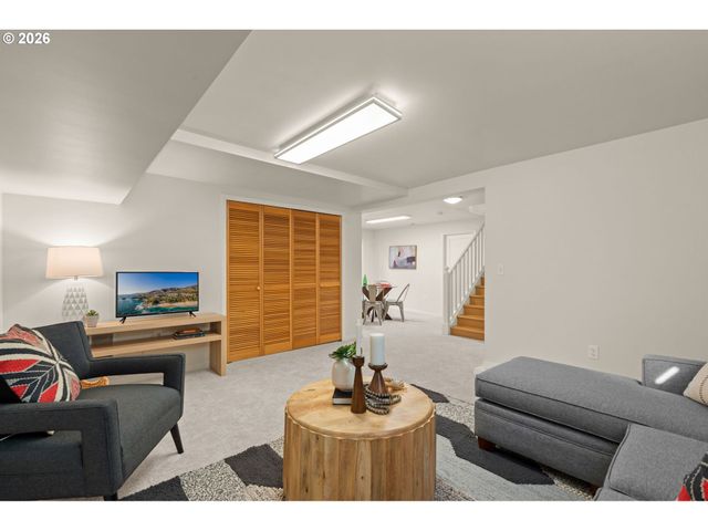6826 Sw 10TH Ave, Portland, OR 97219
