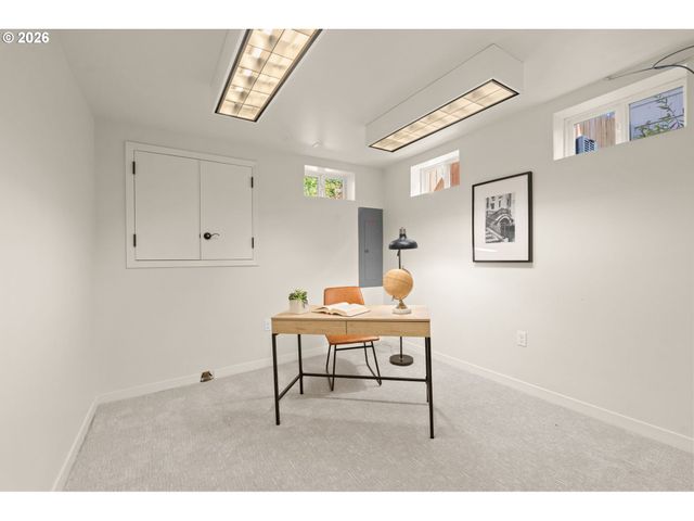 6826 Sw 10TH Ave, Portland, OR 97219