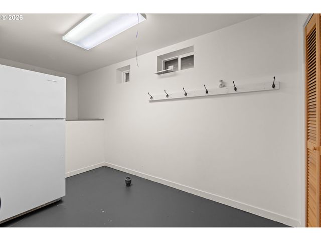 6826 Sw 10TH Ave, Portland, OR 97219