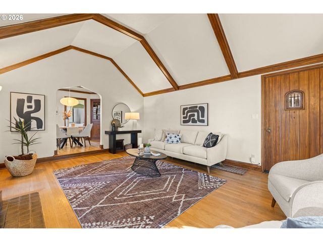 6826 Sw 10TH Ave, Portland, OR 97219