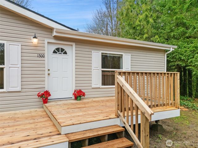 1300 Flower Avenue, Port Orchard, WA 98366