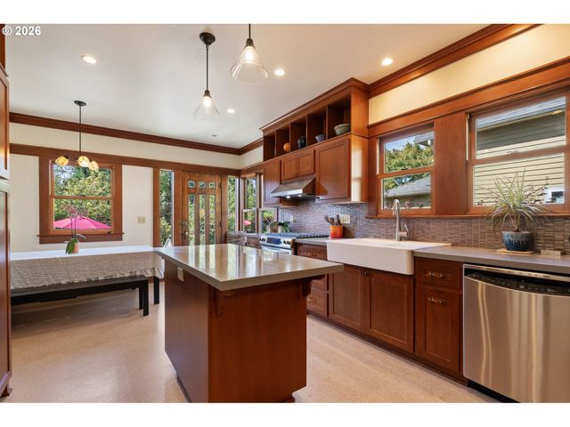 5735 N DETROIT Ave, Portland, OR 97217