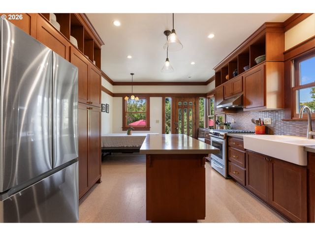 5735 N DETROIT Ave, Portland, OR 97217