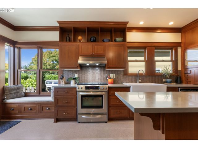 5735 N DETROIT Ave, Portland, OR 97217