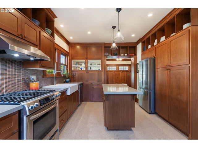 5735 N DETROIT Ave, Portland, OR 97217