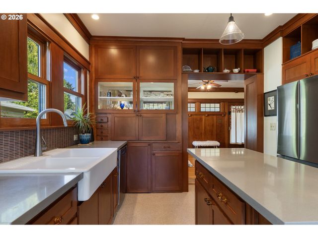 5735 N DETROIT Ave, Portland, OR 97217