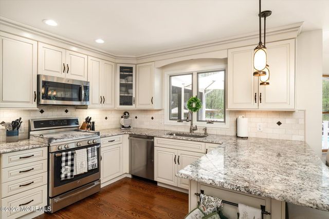 83 Oak Glen Road, Howell, NJ 07731