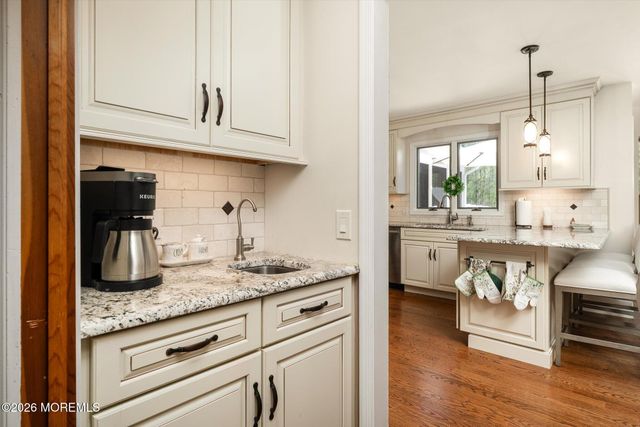 83 Oak Glen Road, Howell, NJ 07731