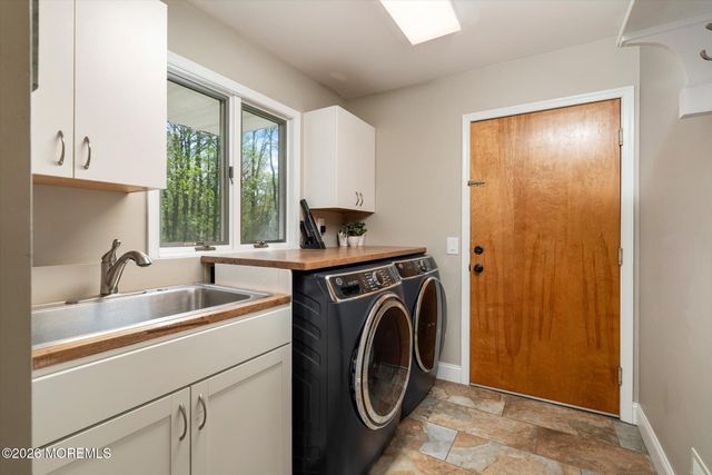 83 Oak Glen Road, Howell, NJ 07731