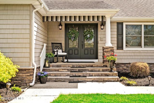 83 Oak Glen Road, Howell, NJ 07731