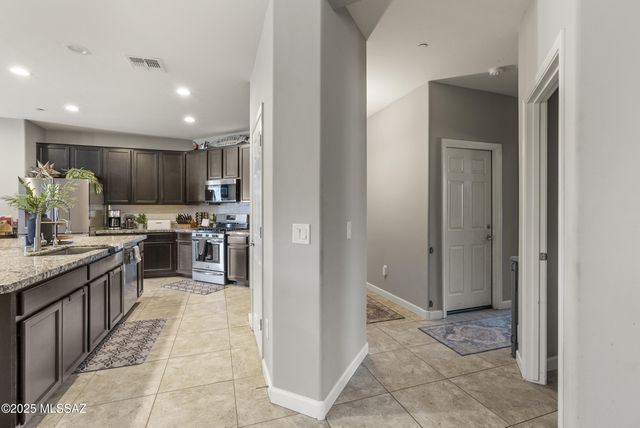 13204 W Tiger Aloe Place, Tucson, AZ 85743