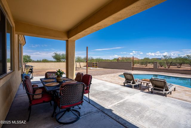 13204 W Tiger Aloe Place, Tucson, AZ 85743