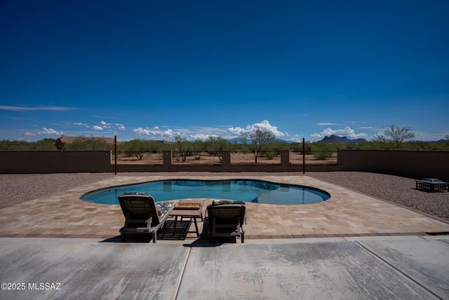 13204 W Tiger Aloe Place, Tucson, AZ 85743